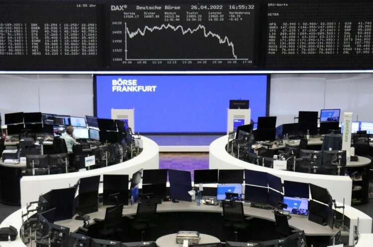 Graph showing the decline of European stock indices as Snap's earnings warning impacts markets - Global Banking & Finance Review