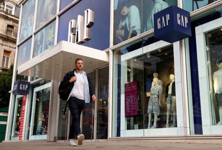 Gap Inc's summer clothing collection showcased in a vibrant retail setting - Global Banking & Finance Review