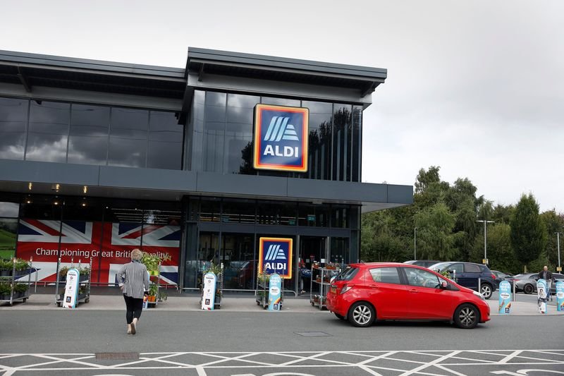 Aldi UK workers celebrating second pay rise in two months - Global Banking & Finance Review