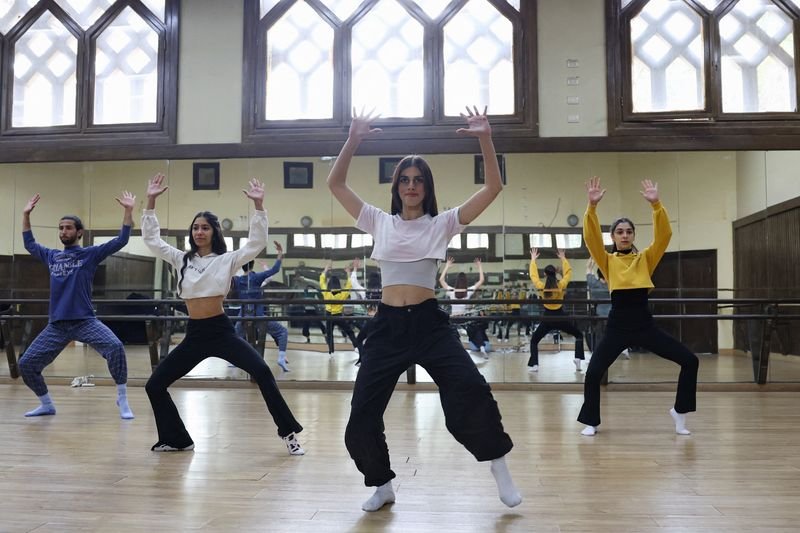 Image for Dancing in Damascus: Syrians cling to culture under Islamists' rule