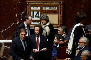 French Socialist Party leaders discuss no-confidence vote against government - Global Banking & Finance Review