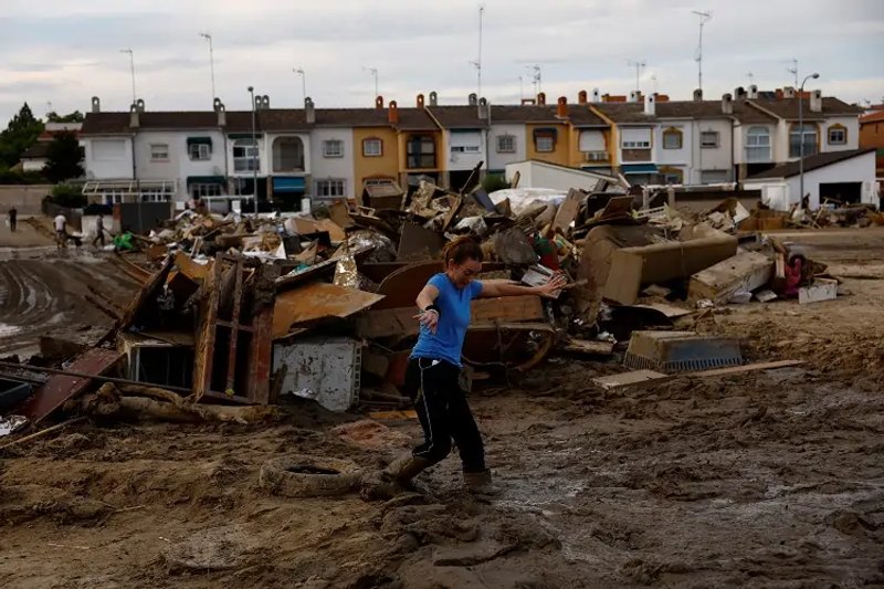 Image for European Investment Bank to give 900 million euros to flood-hit Spain