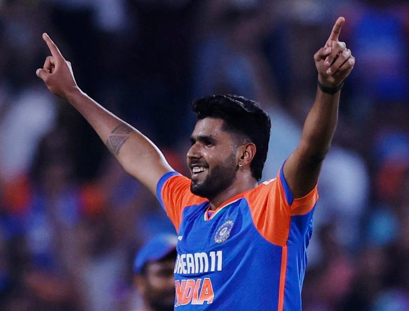 Image for Cricket-India clinch T20 series v England amid substitute drama