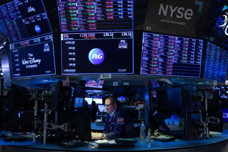 Image for Stocks tumble, dollar rallies as soaring U.S. inflation implies an aggressive Fed