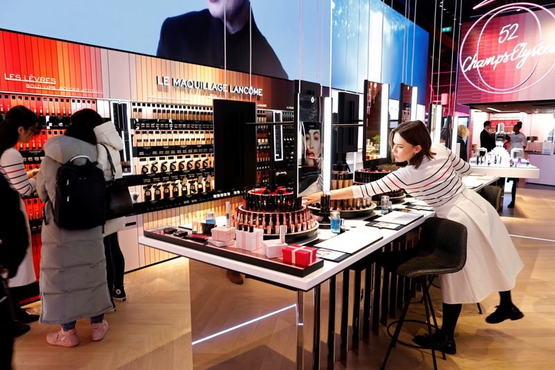 L'Oreal sales report analysis highlighting slow growth in cosmetics - Global Banking & Finance Review
