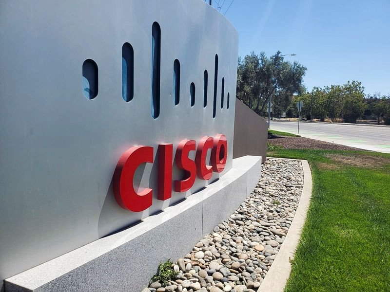 Cisco stock price graph illustrating shares rise amid AI demand and tariff relief - Global Banking & Finance Review