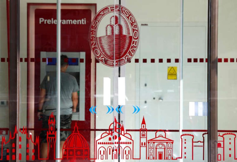 Image for Monte dei Paschi losses soar, says capital increase in limbo