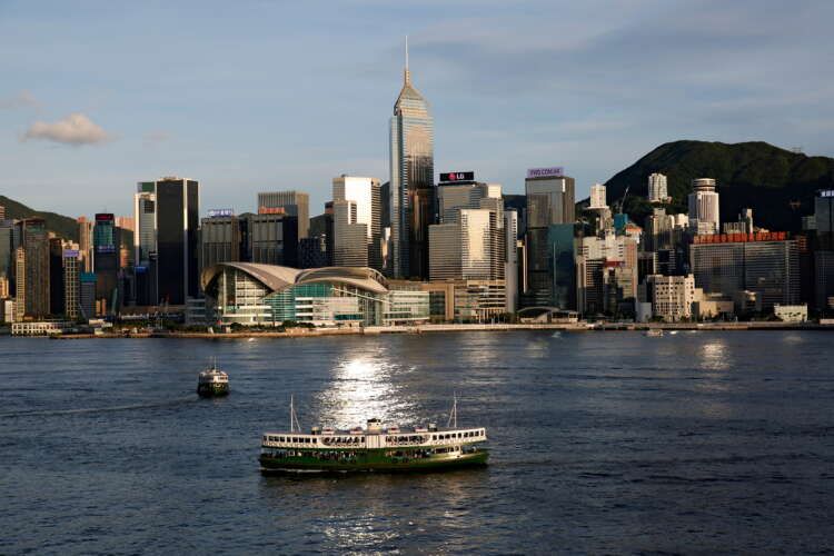 Image for Global banks in Hong Kong push to get staff back to office