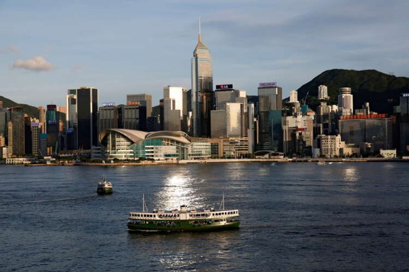 Image for Global banks in Hong Kong push to get staff back to office