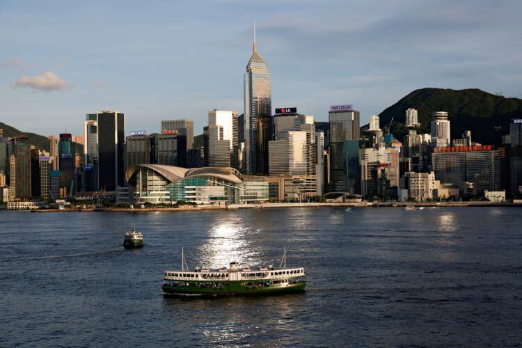 Image for Global banks in Hong Kong push to get staff back to office
