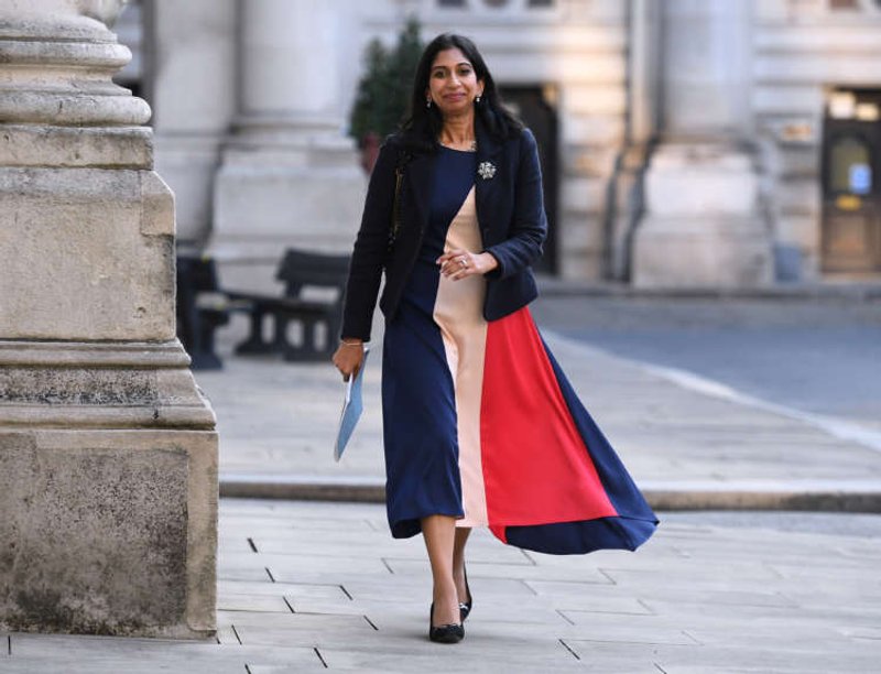 Image for UK plans paid maternity leave for ministers to promote women in politics