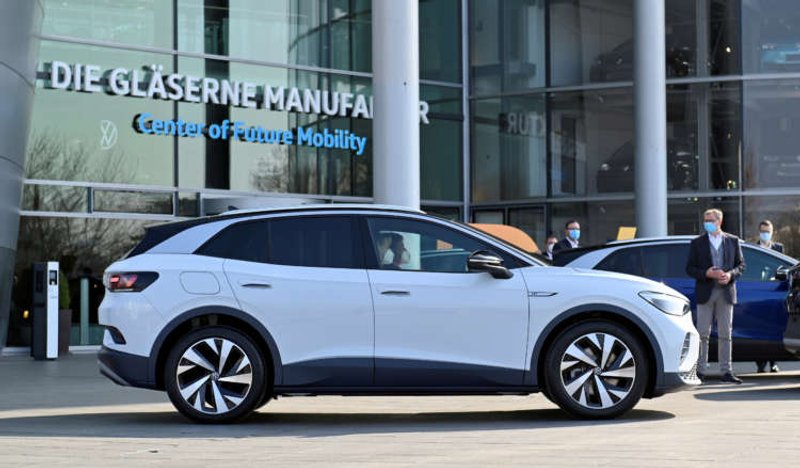 Image for U.S., European consumers warm up to electric vehicles, but remain wary of price -survey