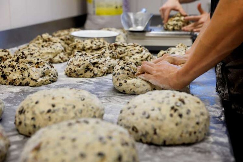 Image for Bread sales can’t cover energy bill at family-run Dutch bakery