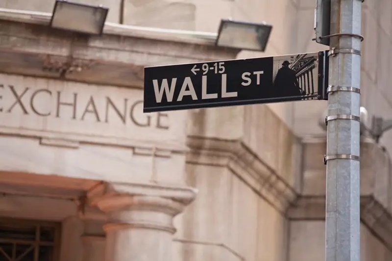 Image for How to stand out when applying to competitive Wall Street jobs