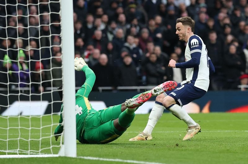 Image for Soccer-Maddison earns Tottenham 1-0 victory over Manchester United