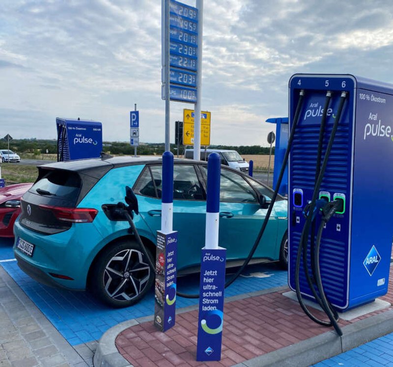 Image for Germany added 35% more electric car charge points in 2022, says BDEW