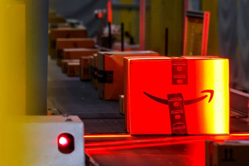 Graph showing Amazon share price decline amid disappointing cloud growth - Global Banking & Finance Review