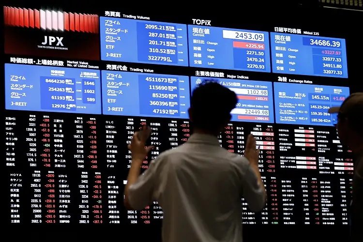 Asian stock market decline following Fed rate cut signals - Global Banking & Finance Review