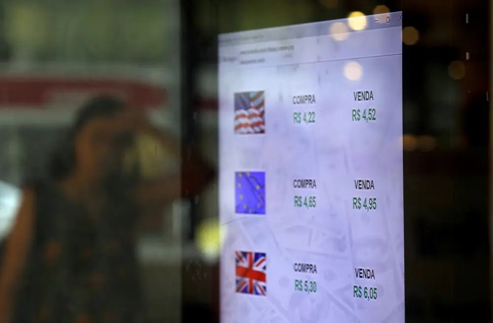 Graph illustrating record emerging market debt sales in January 2024 - Global Banking & Finance Review