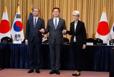 Image for South Korea seeks to kickstart talks to resolve historical feuds with Japan