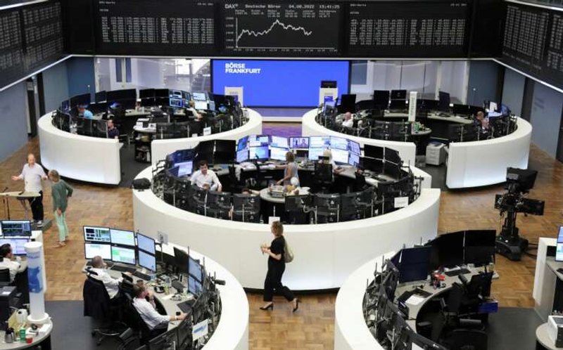 Image for European shares fall as energy stocks weigh; focus on U.S. jobs data