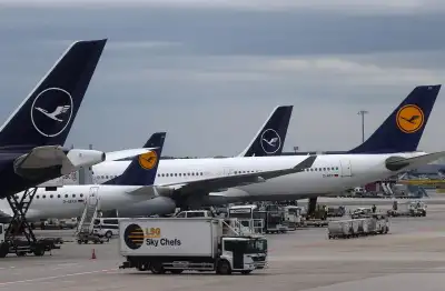 Image for Lufthansa reports 9% drop in third-quarter profit as core brand struggles