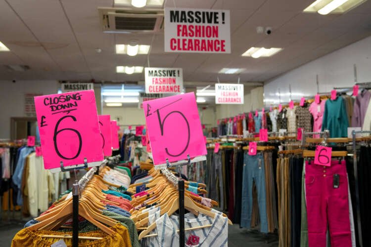 Image for UK economy on brink of recession as it shrinks in August