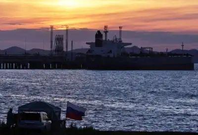 Image for Oil set to end turbulent 2022 modestly higher