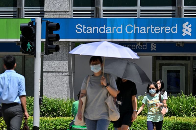 Image for StanChart pledges to cut emissions linked to oil and gas bonds