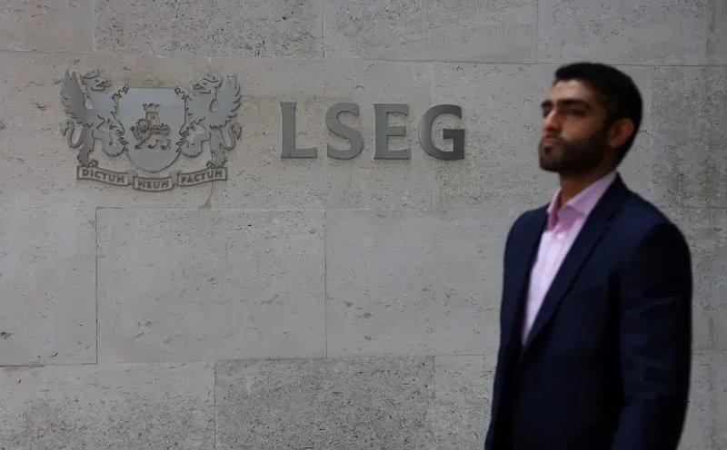 Image for London’s FTSE 100 falls after Labour’s first budget