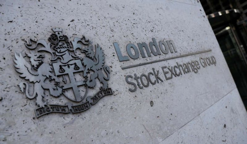 Image for Banks, energy stocks lift FTSE 100, still posts worst weekly losses since Feb