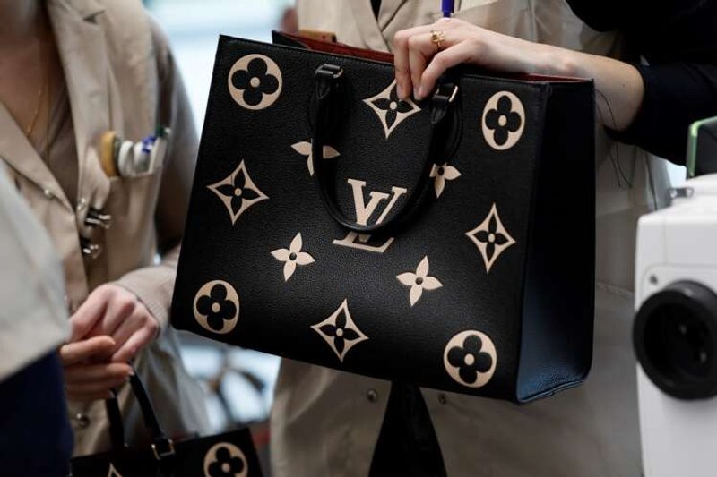 Image for Analysis-LVMH’s caution points to Americans’ waning lust for luxury