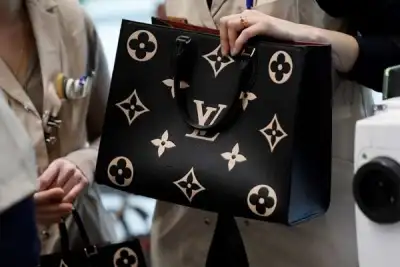 Image for Analysis-LVMH’s caution points to Americans’ waning lust for luxury