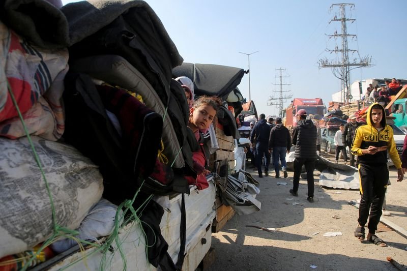 Image for Gaza residents stream home to the north after hostage breakthrough