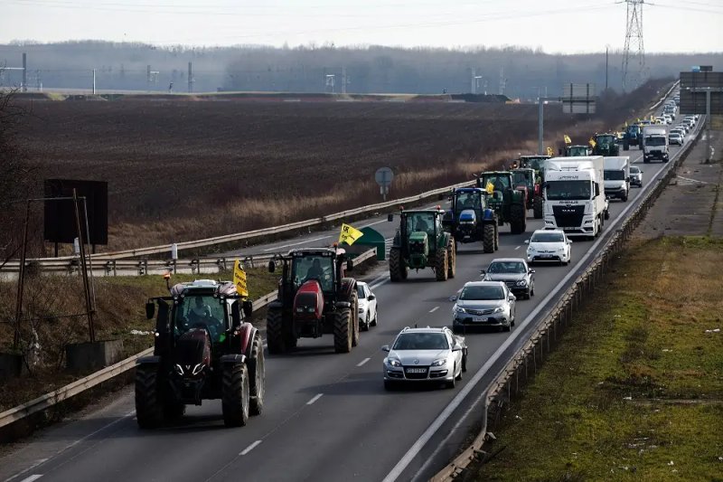 Image for France steps up security as Paris farmers’ protest looms
