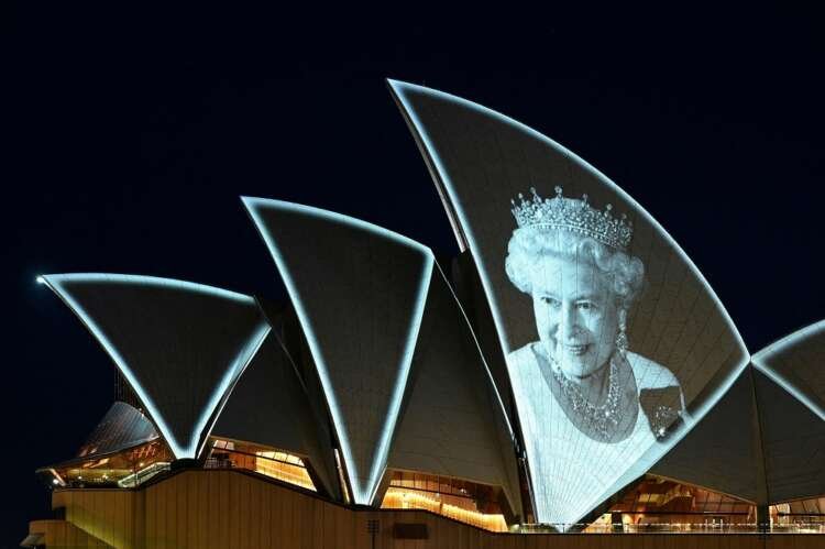Australians gather to mourn Queen Elizabeth II during a national ceremony - Global Banking & Finance Review