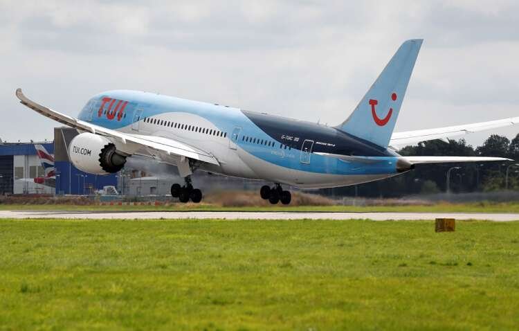 TUI Boeing 787 taking off at Gatwick Airport amidst travel disruptions - Global Banking & Finance Review