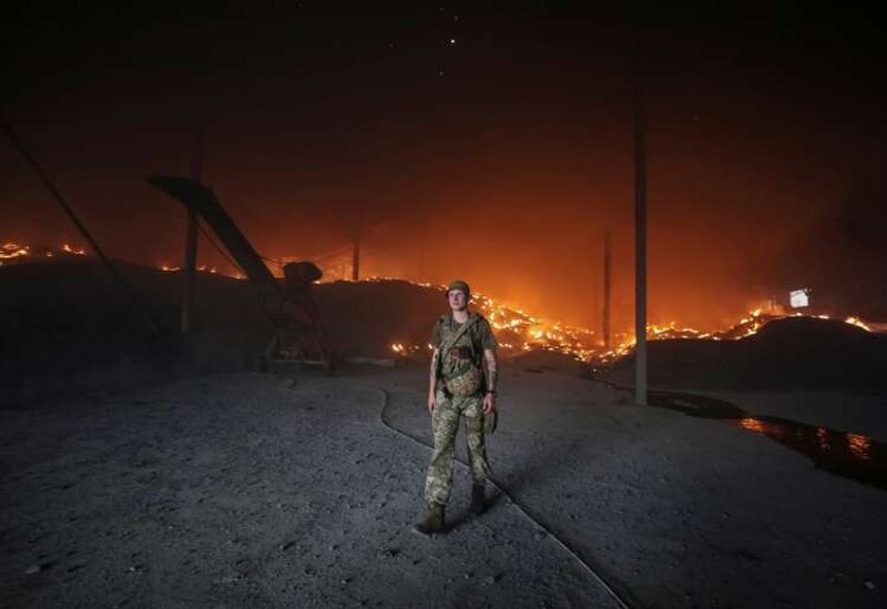 Image for Russian forces advance in factory city, U.S. to send precision rockets to Ukraine