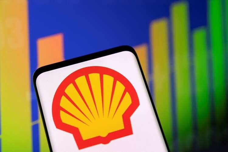 Shell logo overlayed on an oil pipeline graph related to Gulf oil leak - Global Banking & Finance Review