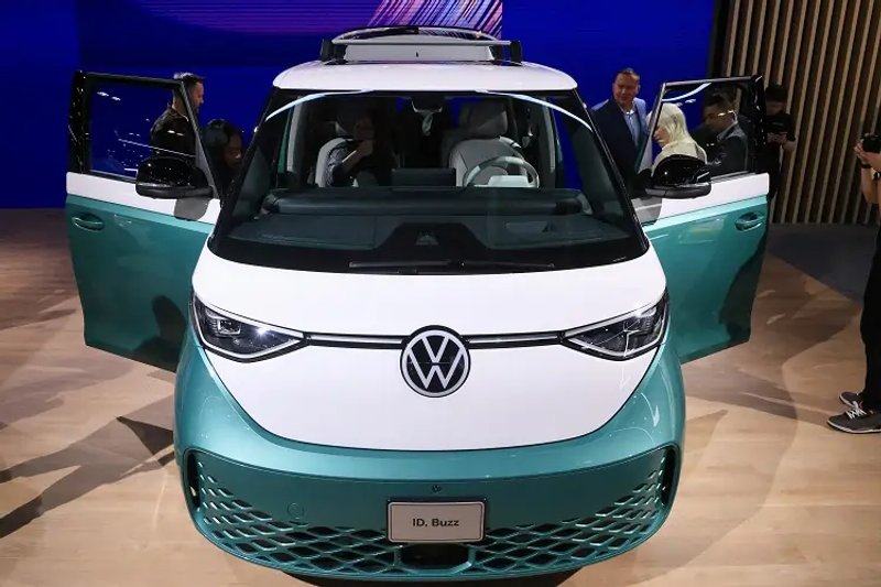 Image for European automakers fall as Trump pledges tariffs