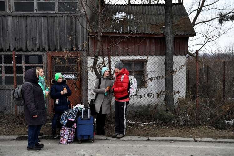 Image for Refugee exodus reaches 2.8 million as Russian strikes hit west Ukraine