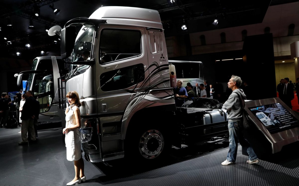 Daimler Truck vehicles showcased at Tokyo Auto Show, reflecting Q1 sales trends - Global Banking & Finance Review