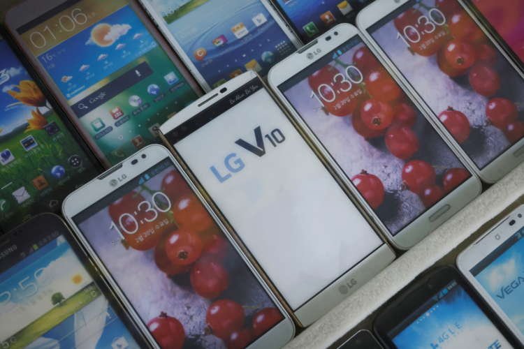 Mock LG Electronics smartphones displayed in a Seoul store amid market withdrawal - Global Banking & Finance Review