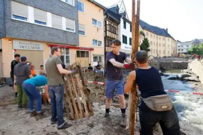 Image for Germany sets out flood relief funding, hopes of finding survivors fade