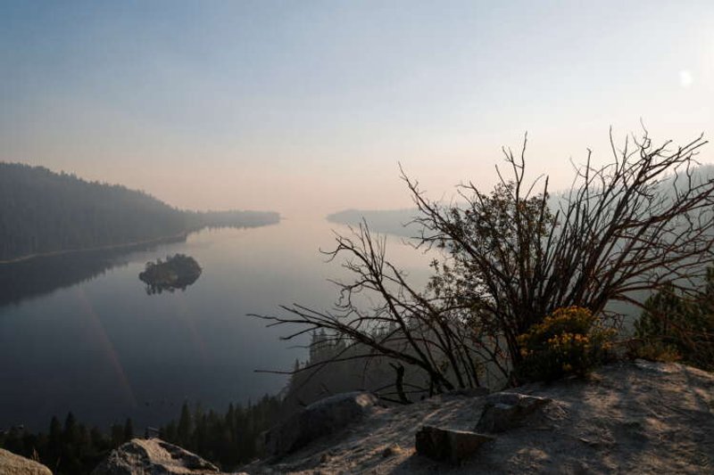 Image for Residents, tourists scramble to evacuate as California fire nears Lake Tahoe