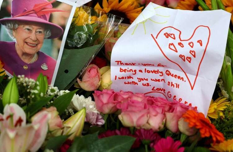 Children's tributes and flowers honoring Queen Elizabeth, highlighting their first encounter with death - Global Banking & Finance Review