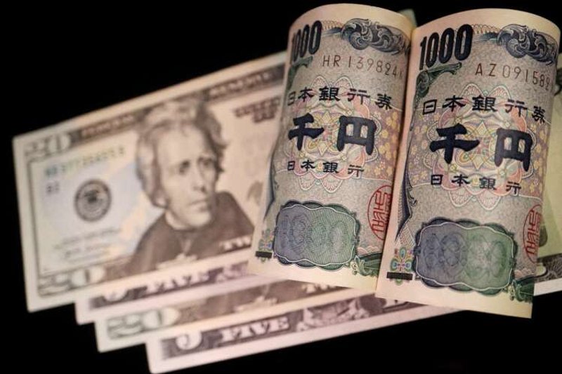 Image for Dollar shrugs off suspected Japan intervention; pound eyes UK politics