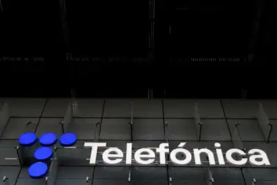 Image for Telefonica hires Barclays to seek partner to fund UK fibre network, El Confidencial says