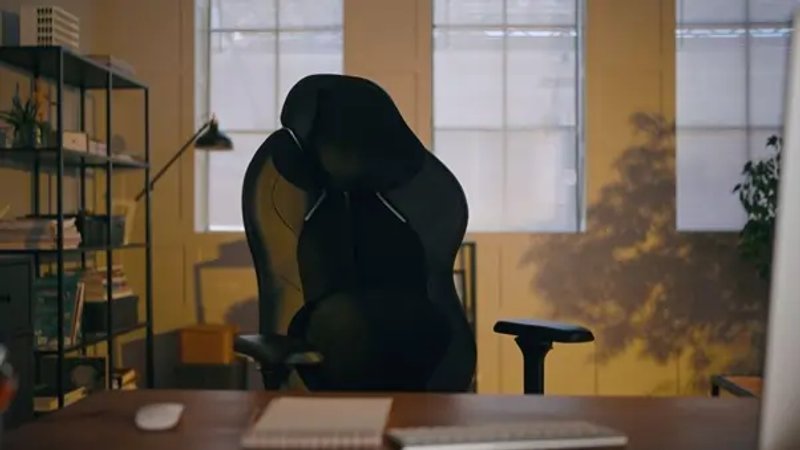 Image for Duelhawk Ultra 2 Review: The Chair That Balances All-Day Comfort With Subtle Style