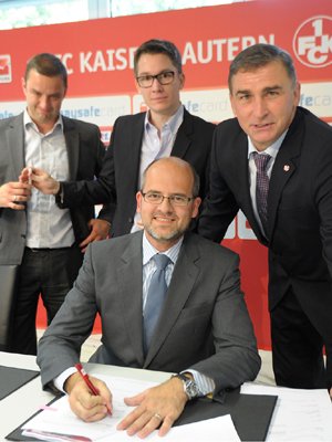Udo Mueller, CEO of paysafecard, signing partnership with Stefan Kuntz - Global Banking & Finance Review